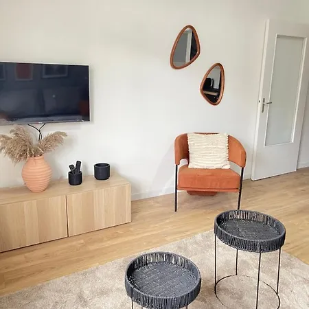Cosy Proche Paris Apartment *